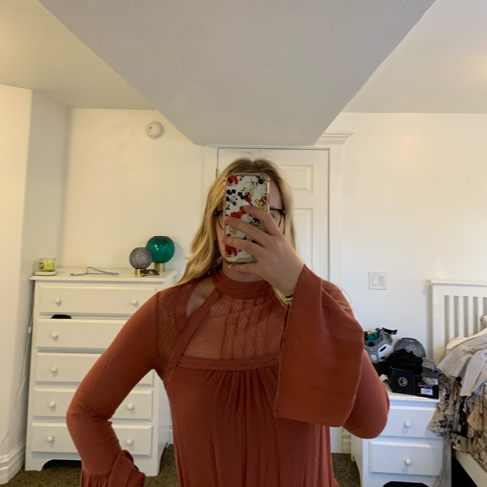 Mauve detailed flare sleeve top